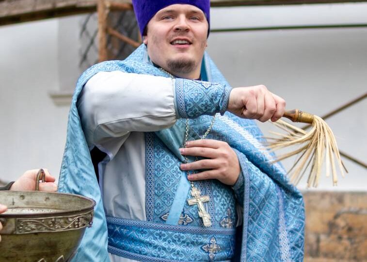 Поздравление нашего дорогого настоятеля, отца Иннокентия с днём тезоименитства от дорогих прихожан